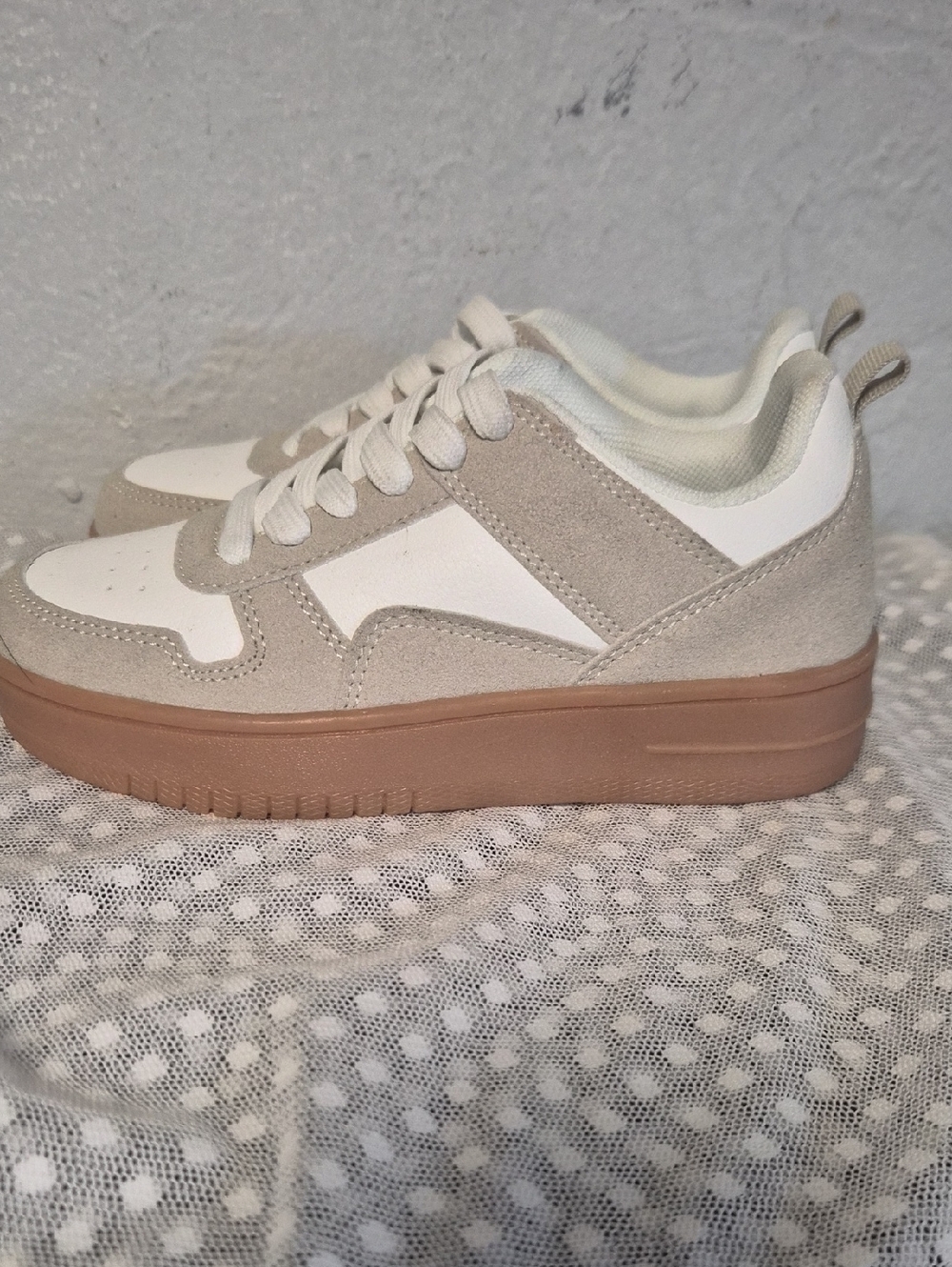 Link White and Beige Low-Top Lace-Up Sneakers
